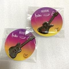 アーティストのアルバムジャケットやロゴをデザインしたピンズ