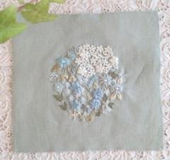 刺繍生地　花とレース　ブルーのサムネイル