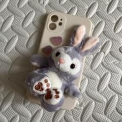 ウサギのぬいぐるみ付きiPhone 11ケース