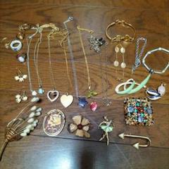 M*o様 ① 遺品整理　アクセサリー　まとめ　昭和レトロ　指輪　ネックレス　ヴィ ✨遺品整理✨】ジュエリーボックス 金 まとめ アクセサリー 指輪