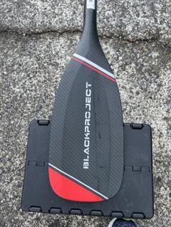 red Carbon 50 Nylon調整可能パドル（写真右）