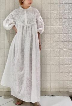 美品 KBF ペイズリー 刺繍 マキシワンピース ナチュラル 白ワンピのサムネイル