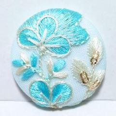 インド刺繍　№1917　水色花　㊳ミリ　くるみボタン　ヘアゴム・ブローチ