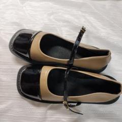 【新品】黒とベージュのストラップ付きフラットシューズ