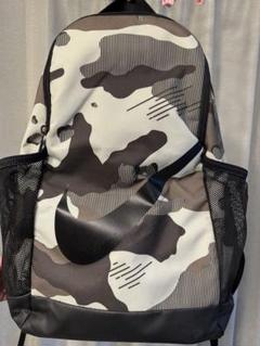 ✦りぃ様✦　 ナイキ　メッシュリュック　迷彩　カモフラ NIKE（ナイキ）の「CQ0475072/ｶﾓﾌﾗﾊﾞｯｸﾊﾟｯｸNIKEﾅｲｷkids用ﾘｭｯｸ