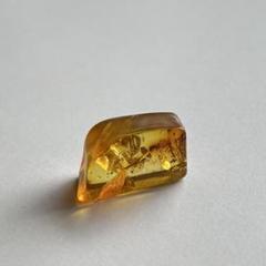 1g バルティックアンバー 原石 2面磨き