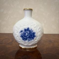 【未使用】大倉陶園 フラワーベース 花瓶 壺 白磁 ブルー 染付 唐草 八角 手描き】呉須唐草 28cm花器