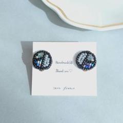 ビーズ刺繍イヤリング　ステンドグラス　寒色系　ハンドメイド