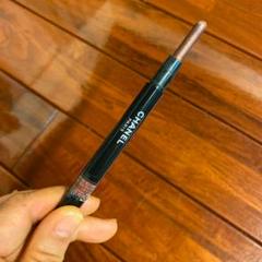 アイシャドー