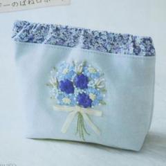 ●リボン刺しゅうキット リボンが生み出す花々に ブルーデイジーのばね口ポーチ
