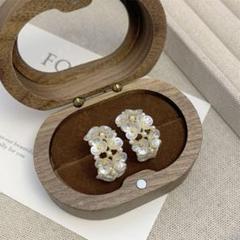 フラワーパールピアス フープピアス 白 ゴールド 韓国 大人気 春夏 おしゃれ