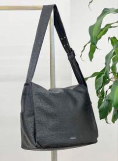 《ZUCCA ズッカ》EMBOSSバック ブラック ショルダー 定価31900円
