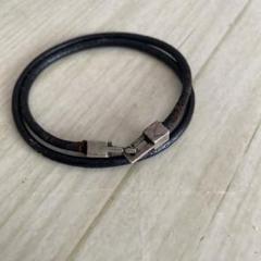 ブラックレザーブレスレット 二重巻き
