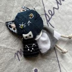 ミナペルホネンpalkeet×藍染ねこさんブローチ　ハンドメイド