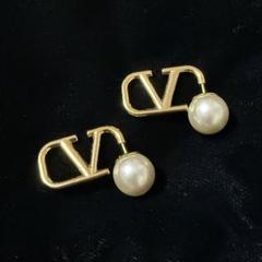 H*F様 VALENTINO ロゴデザイン ピアス ⭐︎美品⭐︎ H*F様 VALENTINO ロゴデザイン ピアス ⭐︎美品⭐︎