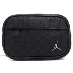 F06359 JORDAN BRAND モノグラム カメラ バッグ 黒