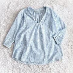 美品　パラスパレス　水彩柄フレアブラウス　七分袖　スキッパー　ブルー　シャツ