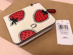 COACH　二つ折財布　 いちご柄 　ホワイト 新品未使用】COACH コーチ いちご柄 ホワイト 白色 二つ折り財布