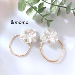 100 パールホワイトフラワー×フープ　ハンドメイド　ピアス　イヤリング