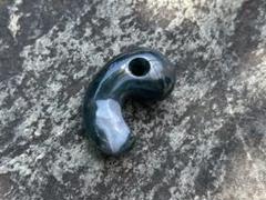 モスアゲート 緑色 勾玉