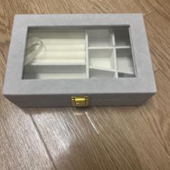 グレーのフェルトジュエリーボックス