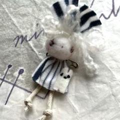 ミナペルホネンailストライプ女の子ブローチ　ハンドメイド