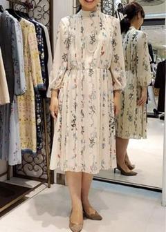 美品！豪華♡スーナウーナ スタンドカラー タック プリーツワンピース 花柄 38 美品！豪華♡スーナウーナ スタンドカラー タック プリーツ