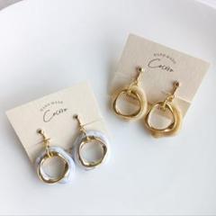不規則フープとツイストリングのイヤリング ピアス(ホワイト)*ハンドメイド
