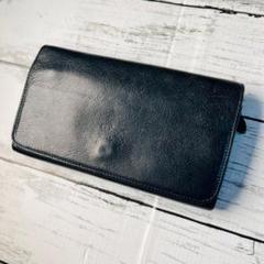 【極美品　高級感漂う黒の本革】　IL BISONTE　二つ折財布　刻印　ミニマル イルビゾンテ 財布 メンズ 二つ折り コインケース付き 本革 人気