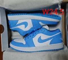 NIKE WMNS AIR JORDAN 1 LOW 24.5 UNC