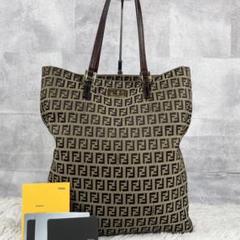 美品 FENDI キャンバス トートバッグ 茶 総柄 型押し ズッカ FF 美品 FENDI キャンバス トートバッグ 茶 総柄 型押し ズッカ FF