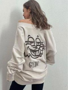 ジェイダ　トレーナー　ベージュ　新品 NEW ERA/ニューエラ × GYDA/ジェイダ コラボ レディース 長袖 T