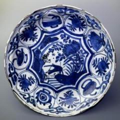 古染付 蝶虫花宝尽紋 芙蓉手皿 景徳鎮窯 明時代 寶尽 中国古玩 A598 古染付 蝶虫花宝尽紋 芙蓉手皿 景徳鎮窯 明時代 寶尽 中国古玩