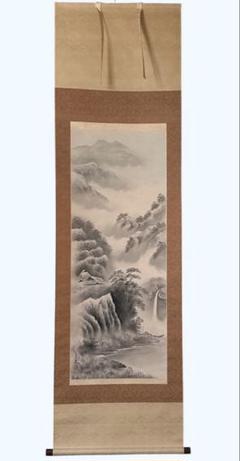 掛け軸 鈴木圭泉 水墨山水 絹本 希少 軸装 茶道具 掛軸 美品 です。 掛け軸 鈴木圭泉 水墨山水 絹本 希少 軸装 茶道具 掛軸 美品