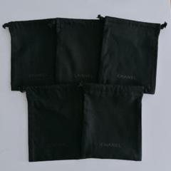 専用出品　早い者勝ち おまけでシャネル巾着もお付けいたします。 CHANEL - 新品未使用 シャネル 巾着袋 黒白 2点セットの通販 by