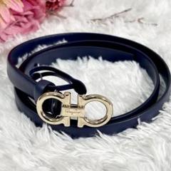 細い方にFerragamo フェラガモ レディース　ネイビ ーレザーベルト 細い方にFerragamo フェラガモ レディースネイビ ーレザーベルト