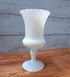 フランスアンティーク オパリンガラス クリシー 大振りのフリル 花瓶 花器 フランスアンティーク オパリンガラス クリシー 大振りのフリル