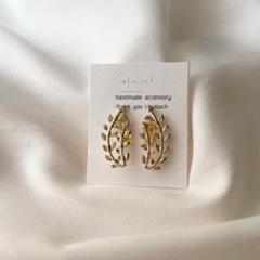 ゴールドリーフ樹脂ピアス・ピアス・イヤリング