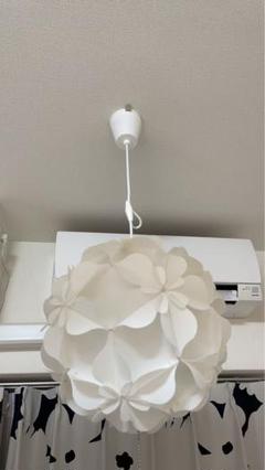【花びら型のペンダントライト】