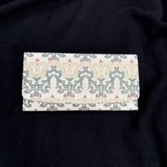 蝦夷織】花柄刺繍 ニつ折り財布 - メルカリ