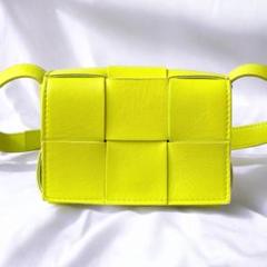 美品 ボッテガヴェネタ カセット ショルダーバッグ マキシイントレチャート