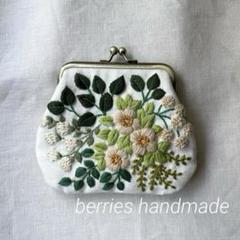 新緑のリースのがま口ポーチ　モリス　手刺繍　ハンドメイド 新緑のリースのがま口ポーチ モリス 手刺繍 ハンドメイド - メルカリ