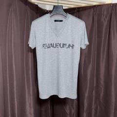 綺麗美品　1PIU1UGUALE3 ミラーロゴ　VネックTシャツ　カットソー　Ⅳ