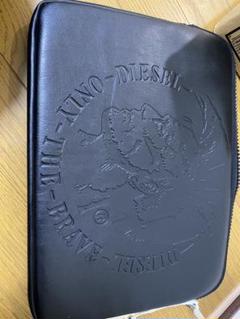 【美品】DIESEL 本革 タブレットケース ロゴ型押し ユニセックス 美品】DIESEL 本革 タブレットケース ロゴ型押し ユニセックス