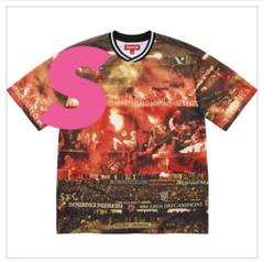 ウェア Supreme Vinci Per Noi Soccer Jersey \"Mul Supreme Vinci Per Noi Soccer Jersey Multicolor Men's - SS25 - US