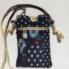 絣のパッチワーク大きながま口丸ショルダー(*´꒳`*)ショルダー紐とチャーム付き 絣のパッチワークがま口角ショルダー》 (*´꒳`*)ショルダー紐と