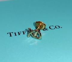 月末お値下げ　ティファニー　ラブ&キス　ピアス　片耳　XO　７５０　k18 TIFFANY ティファニー AU750 ラブ＆キス ピアス 片耳 - メルカリ