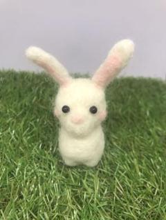 羊毛フェルト 白うさぎ