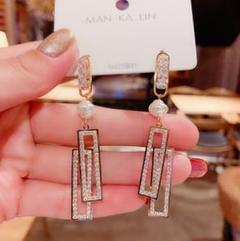 ピアス　プレゼント　ゴールド　ストーン ♥️新商品♥️おしゃれ　韓国　レディース