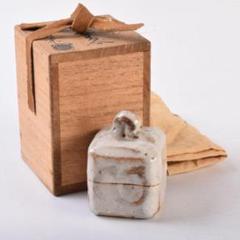茶道具　志野焼　春恭作　花文　香合　共箱　C　8471 茶道具 志野焼 春恭作 花文 香合 共箱 C 8471 - メルカリ